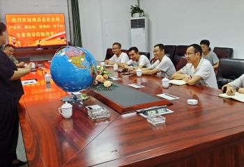 南昌縣農(nóng)技站、植保站、種子站岡上基地指導(dǎo)夏季病蟲害綜合防治