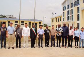 中國駐赤道幾內亞大使陳國友蒞臨援赤道幾內亞示范農(nóng)場視察指導