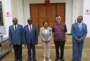 駐巴塔總領事陳泳陪同赤幾總理視察援赤幾 農(nóng)技組項目示范農(nóng)場